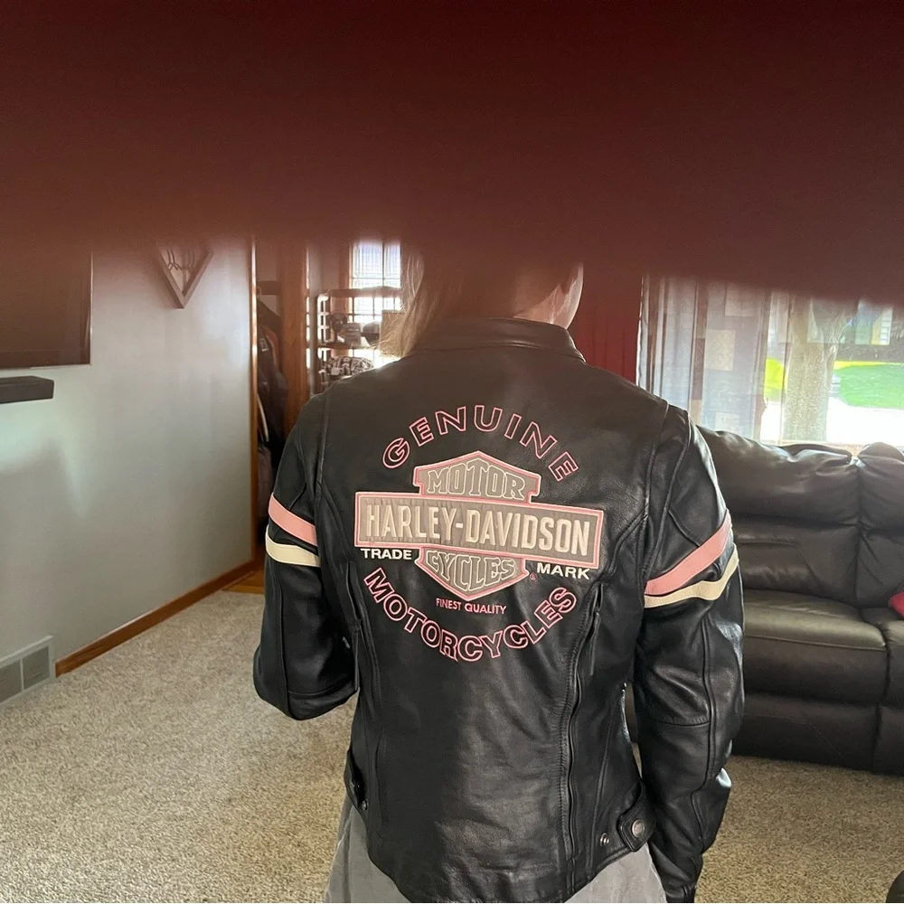 Harley Davidson Leather Jacket. Like new condition. Zip out lining. - Picture 3 of 4